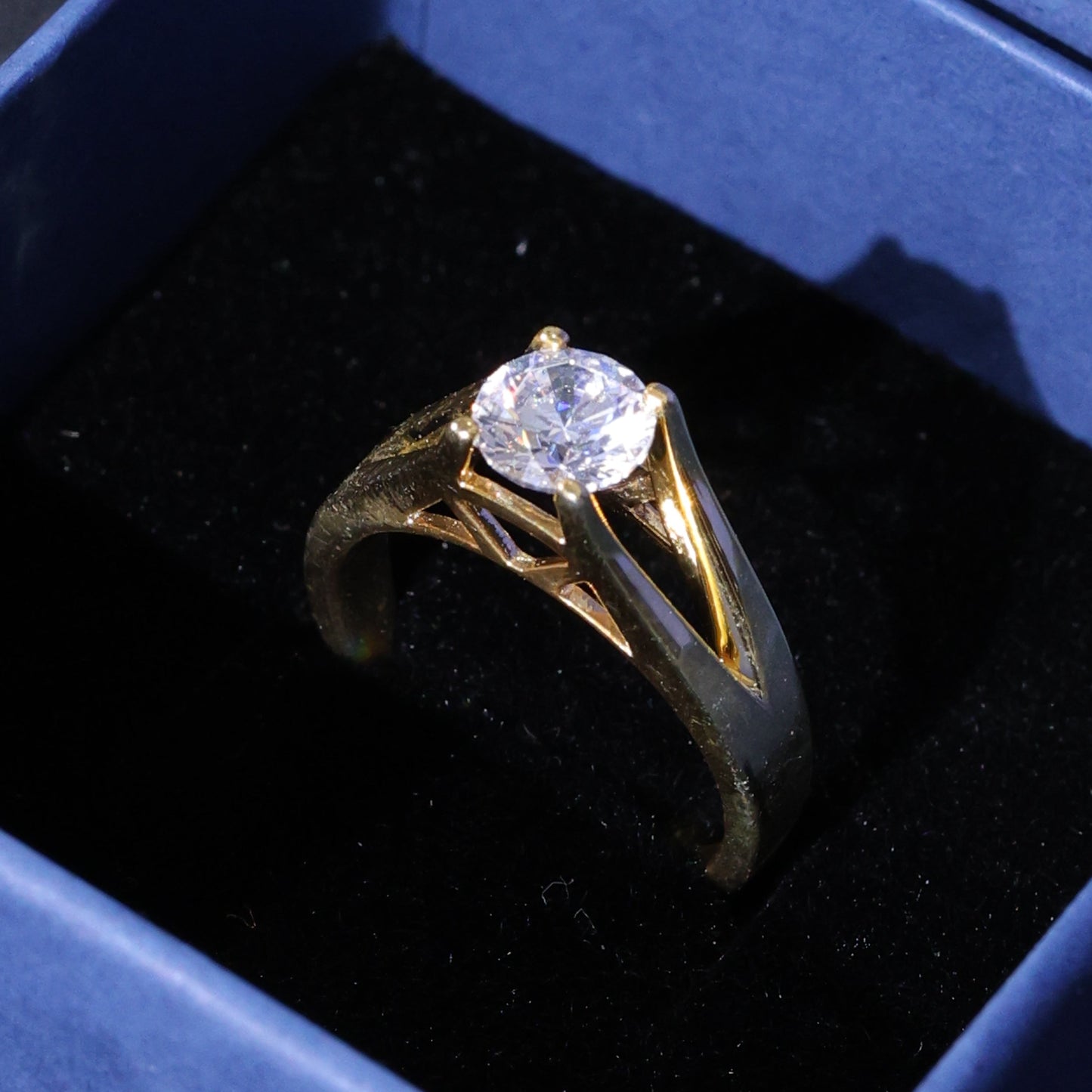 Divienne's Eternelle Solitaire Ring - 2 carat solitaire (VIP)