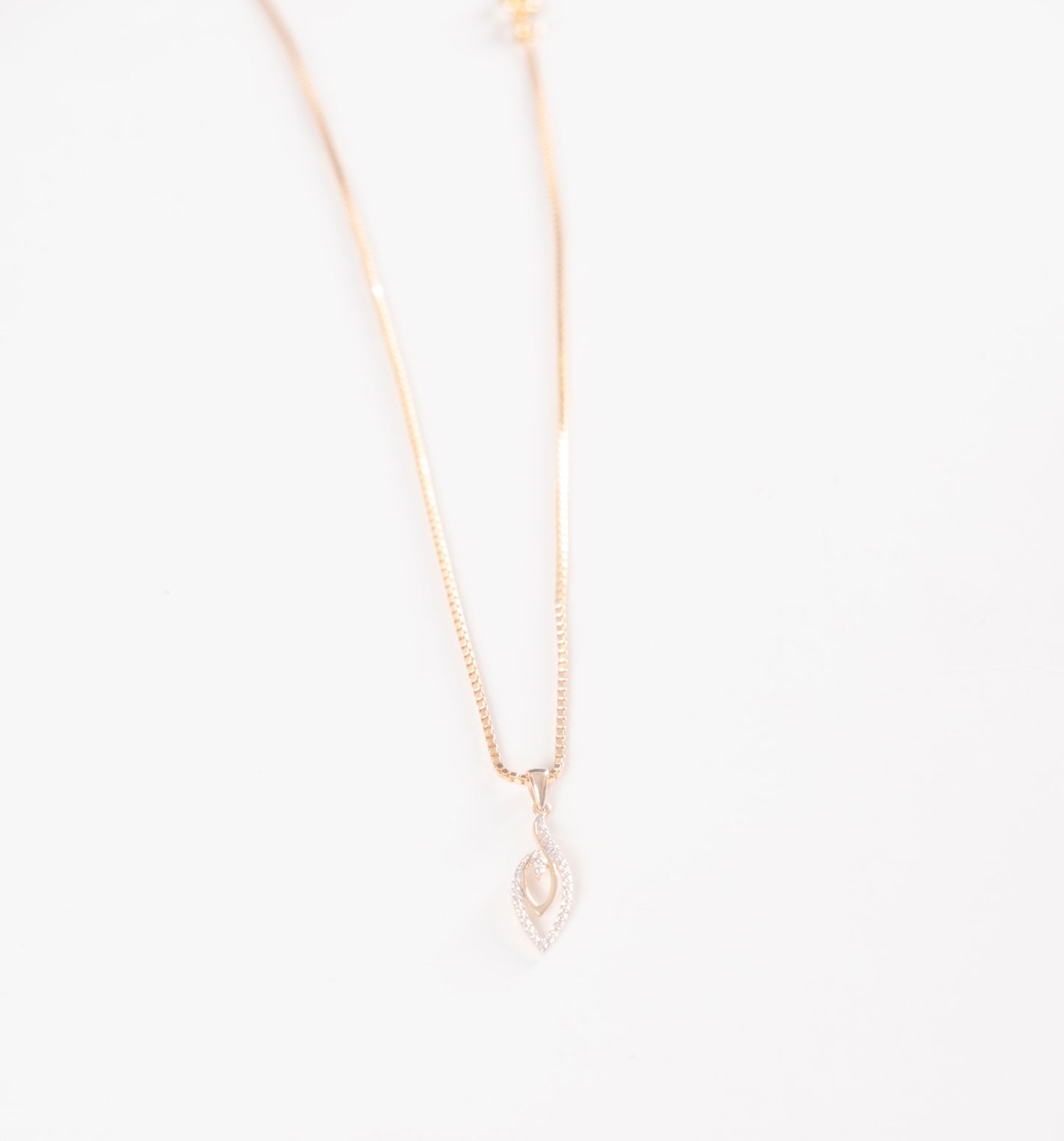 Divienne's Etherea Natural Diamond Pendant
