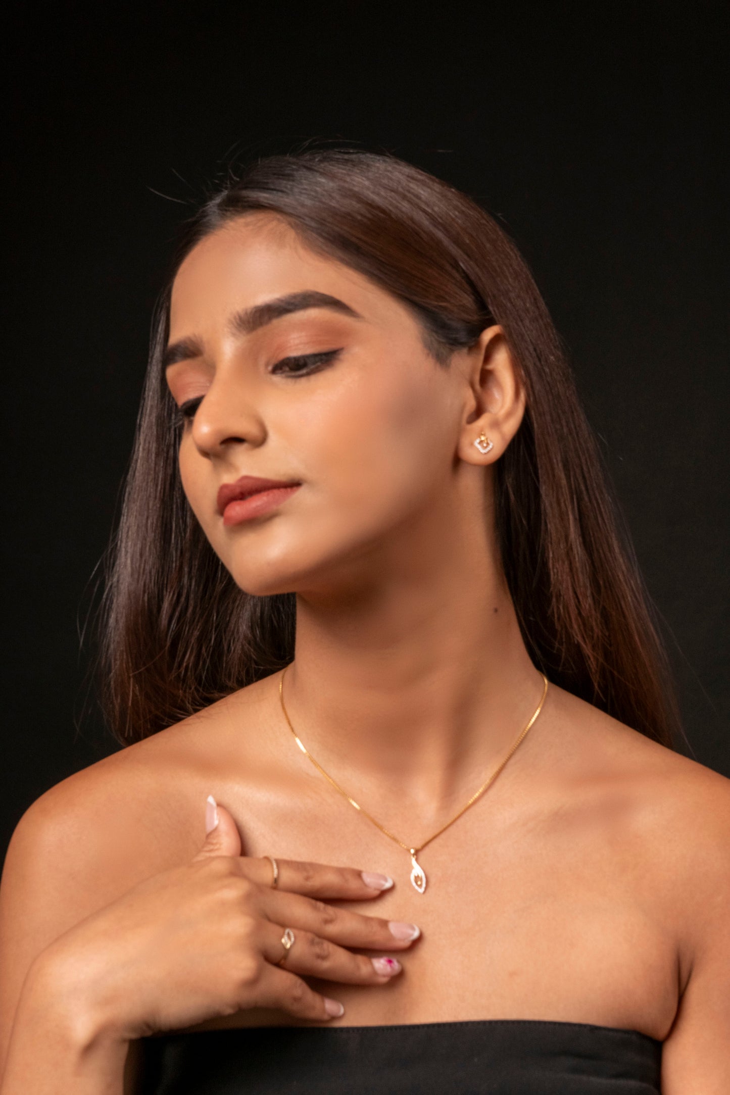 Divienne's Etherea Natural Diamond Pendant