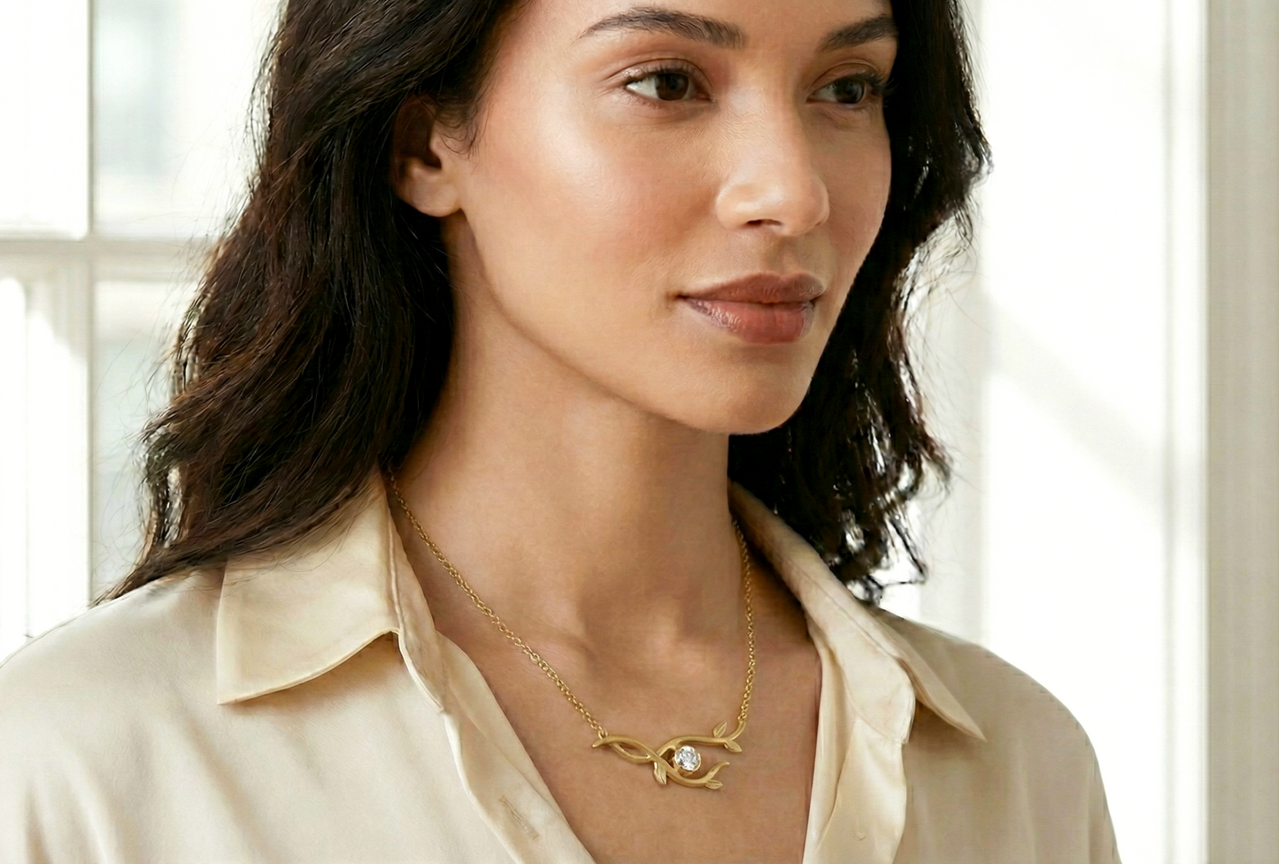 Divienne’s Vera Vine Natural Diamond Solitaire Pendant