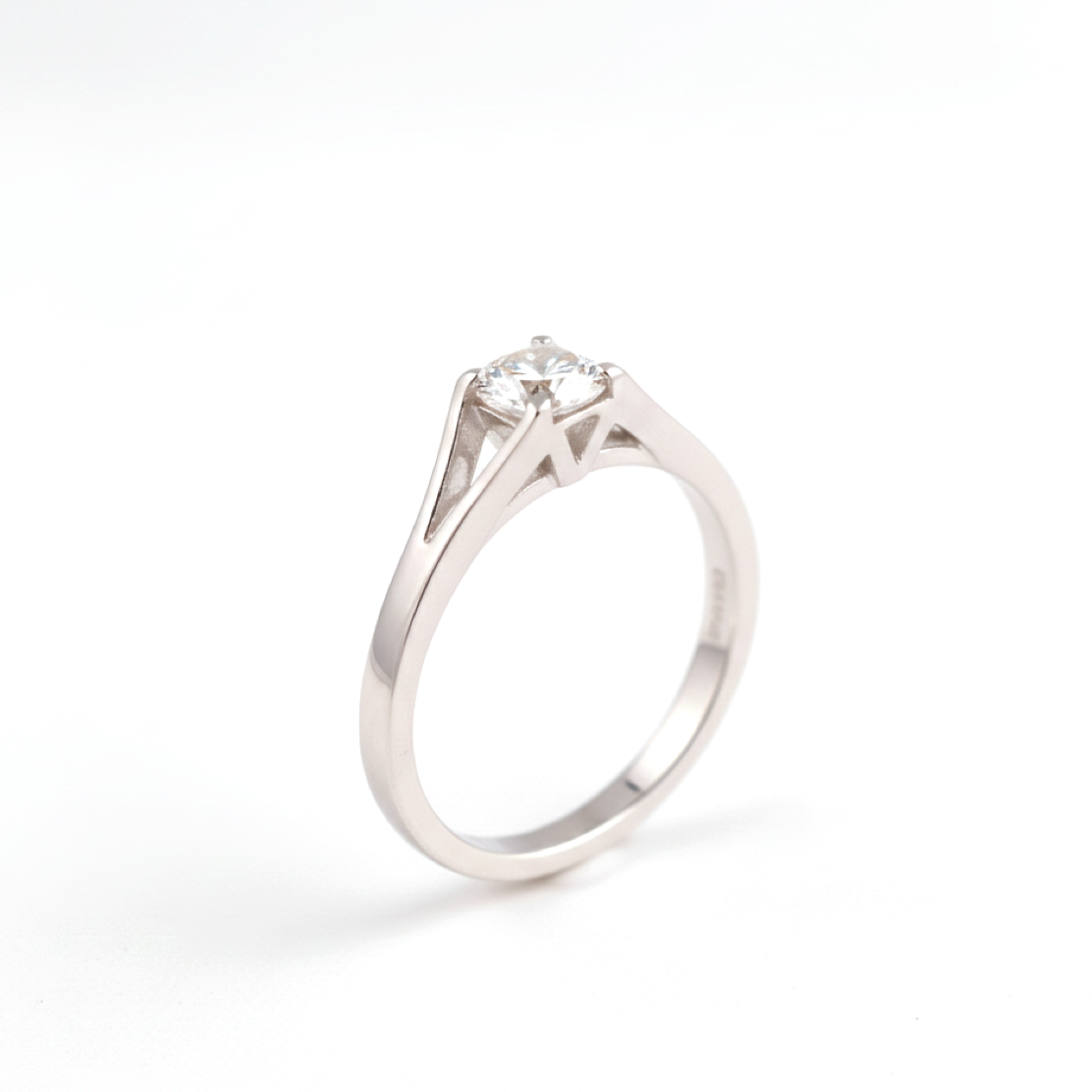 Divienne’s Signature One Carat Natural Diamond Solitaire Ring