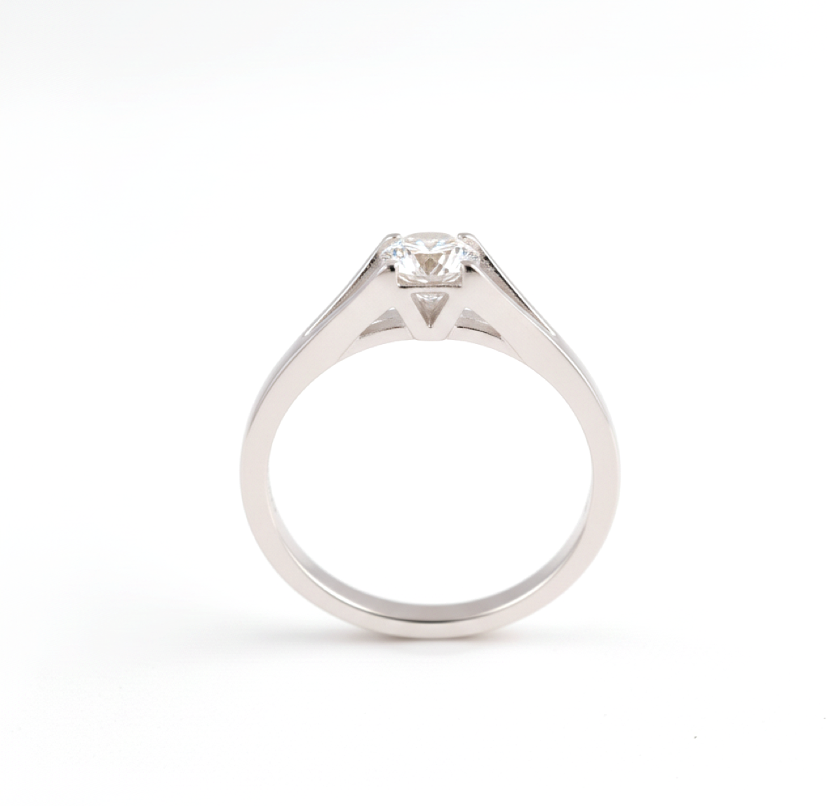 Divienne’s Signature One Carat Natural Diamond Solitaire Ring