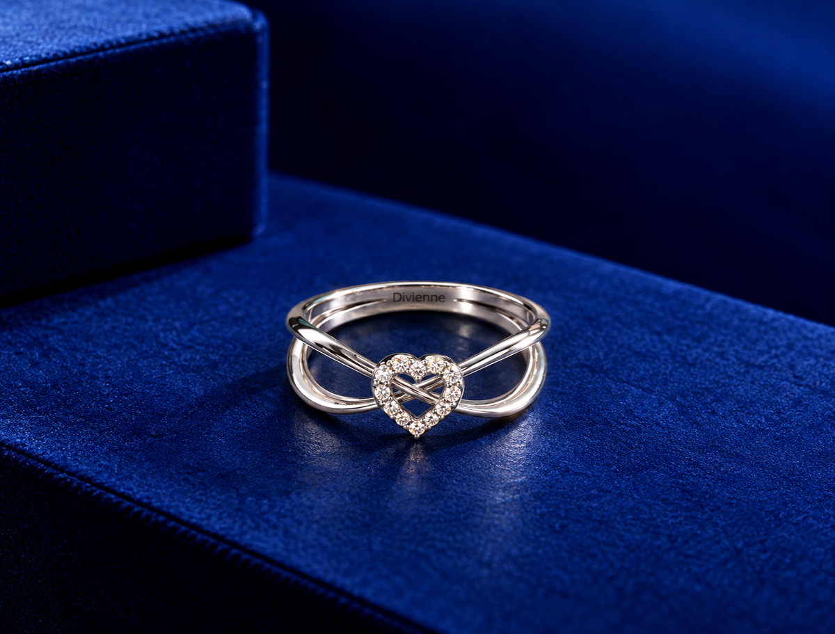 Divienne’s Classic Heart Natural Diamond Ring